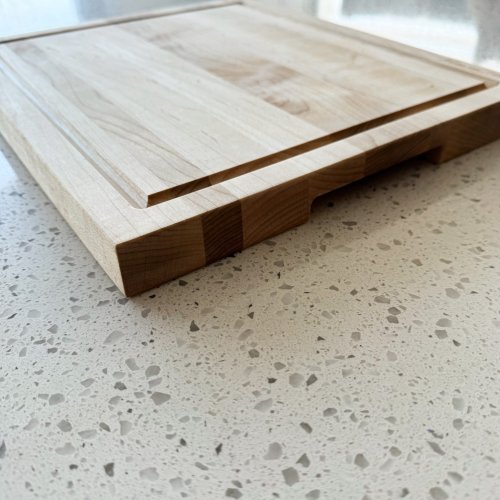 Planche à découper compacte