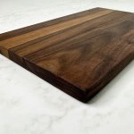 Planche à découper en noyer à plat